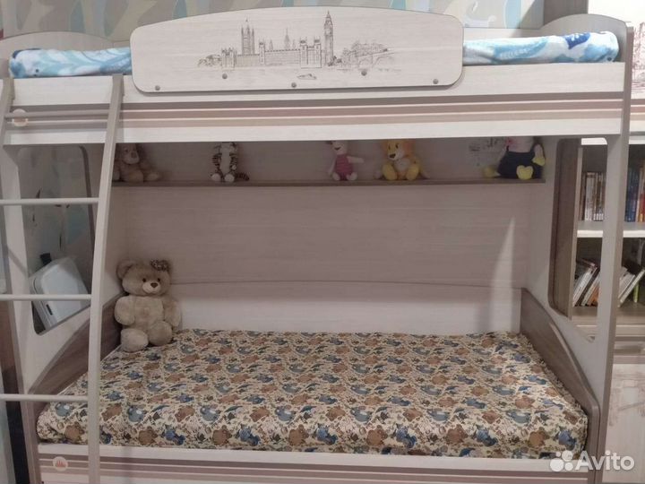 Двухъярусная кровать