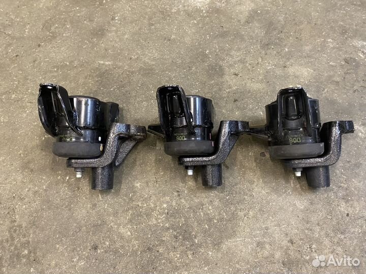 Подушка двигателя Хендай Солярис,Киа Рио 3