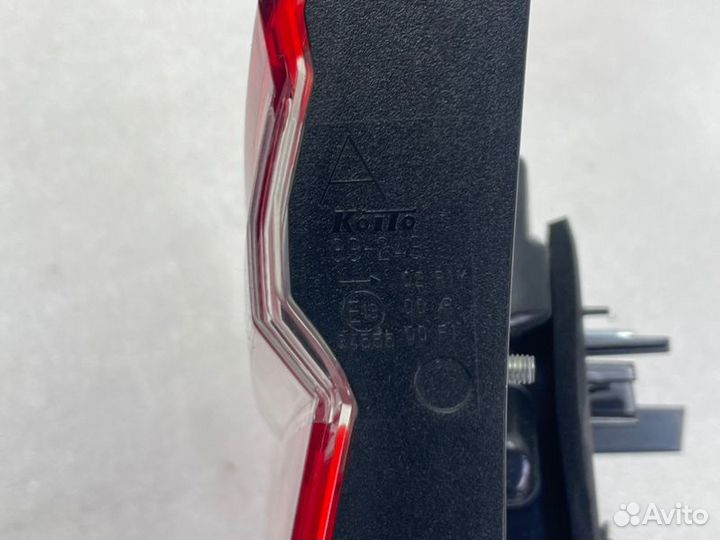 Фонарь внутренний задний правый Toyota Camry