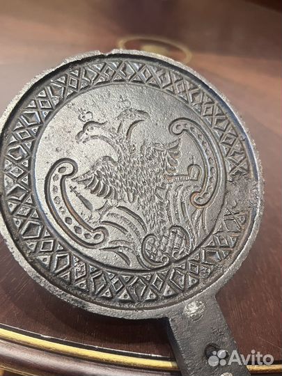 Старинная антикварная чугунная вафельница