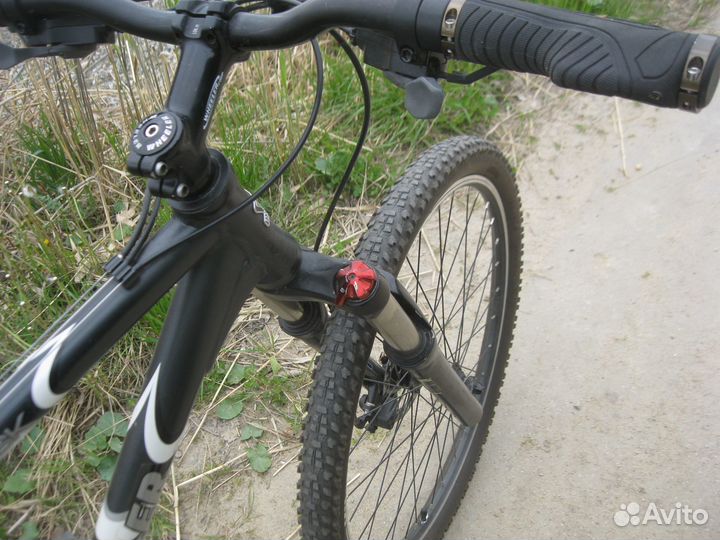 Два горных алюминиевых велосипеда