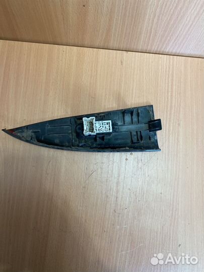 Кнопка стеклоподъемника nissan note E11