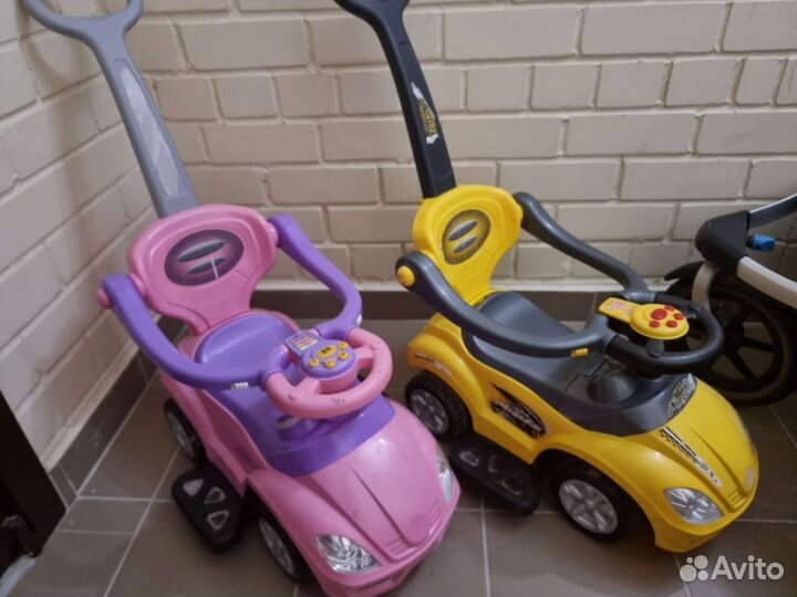 Детская машинка каталка с ручкой