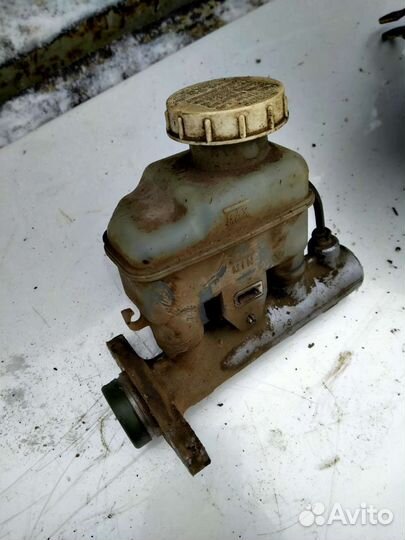 Цилиндр тормозной главный Митсубиси Лансер 9