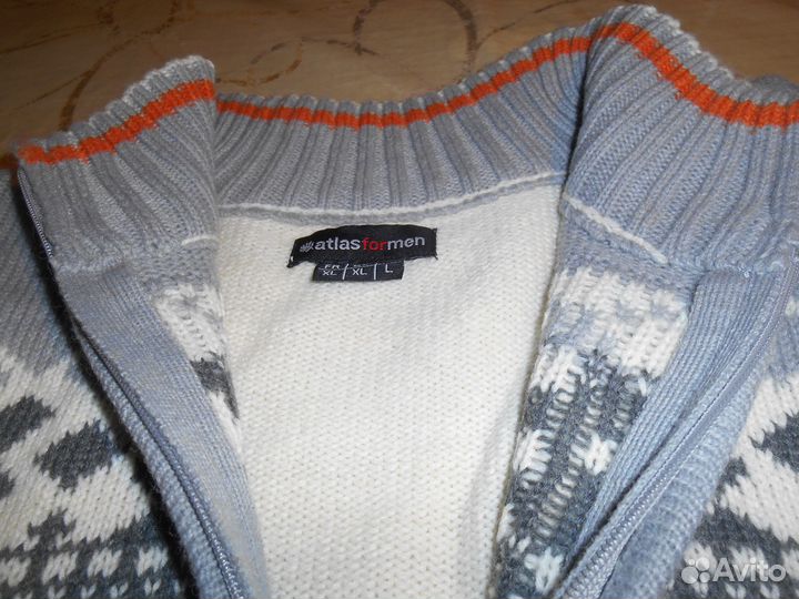 Новый джемпер мужской на молнии белый с орнаментом