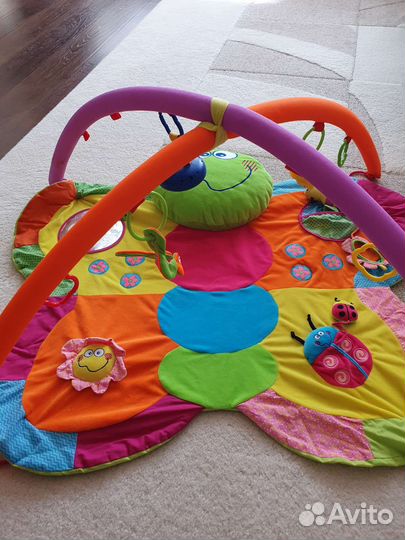 Яркий развивающий коврик в хорошем состоянии