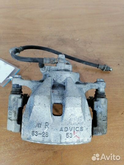 Суппорт передний правый Toyota Camry AVV50 2arfxe