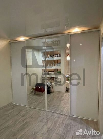 Шкаф с зеркалом