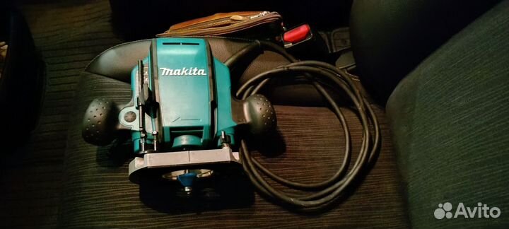 Фрезер makita rp0900k(оригинал )