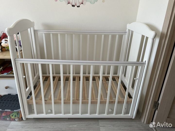 Кровать с маятником (массив береза )