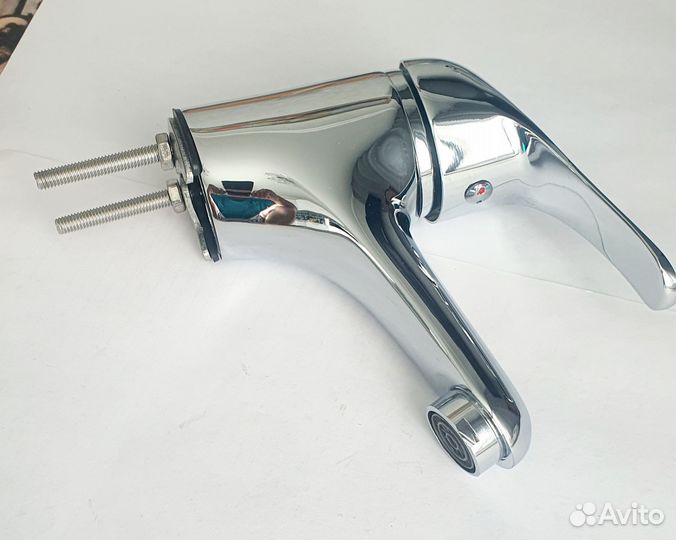 Смеситель для раковины (ванны)