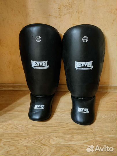 Щитки на ноги reyvel