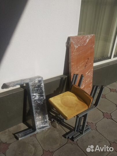 Школьная парта со стулом