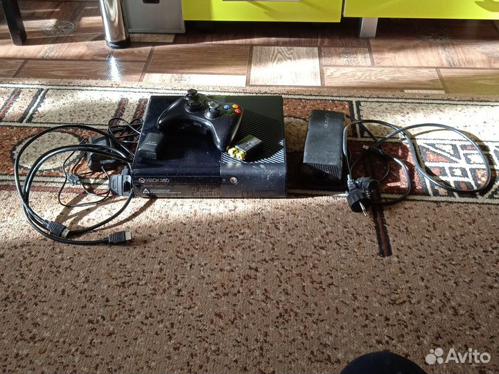 Xbox 360 e 250 gb freeboot