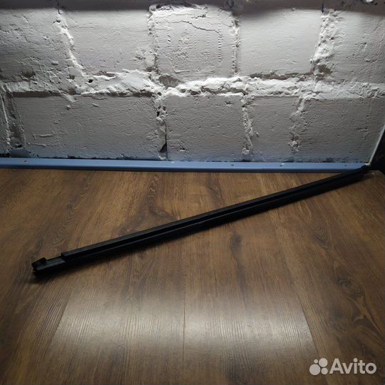 Уплотнитель стекла двери передний левый Nissan