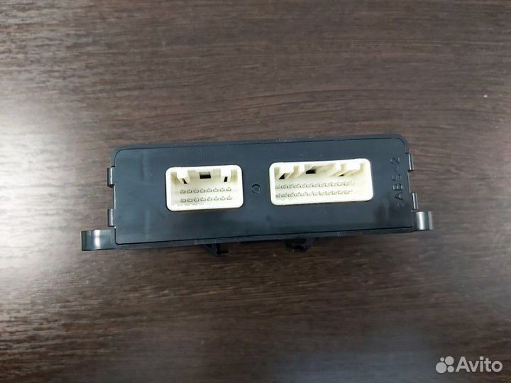 Блок управления дверьми Mitsubishi Outlander III