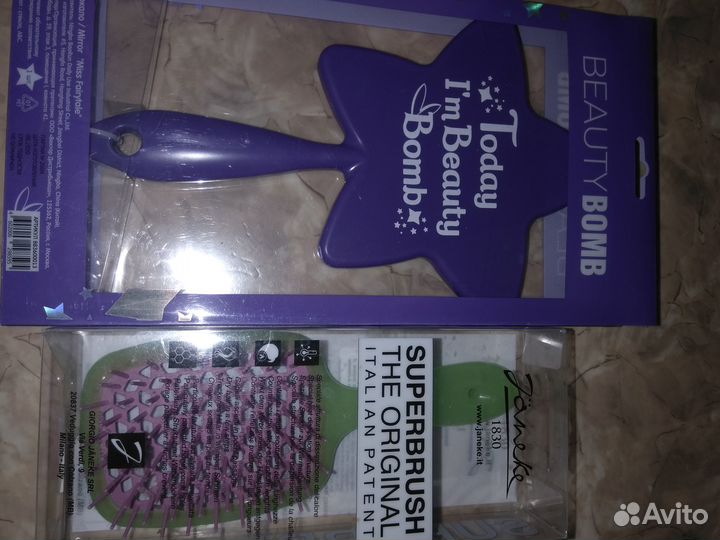 Зеркало и расческа