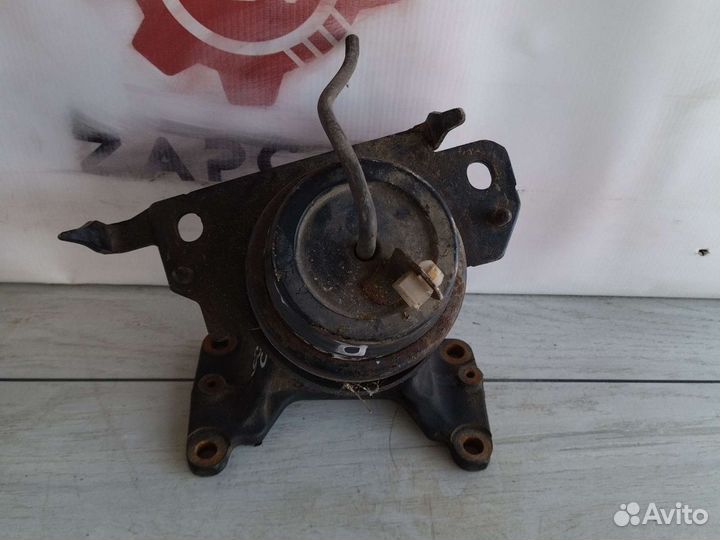 Toyota land cruiser 200 Подушка двигателя