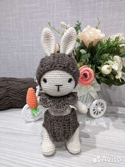 Вязаные игрушки зайка