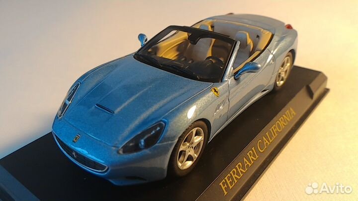 Ferrari Collection в закрытых стеллажах, подсветка