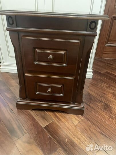 Прикроватная тумбочка дерево