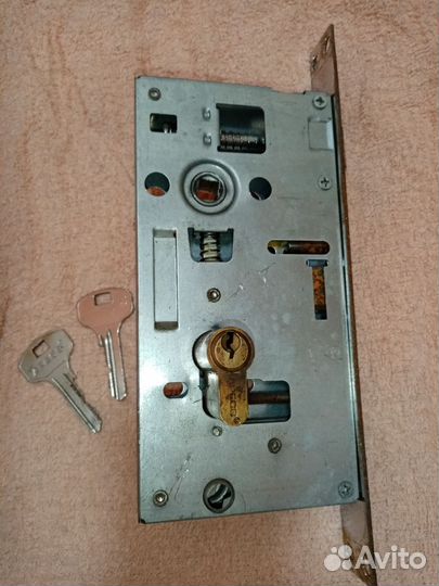 Дверной замок на китайскую дверь