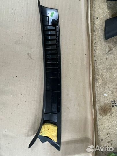 Обшивка стойки передняя правая Mercedes-Benz