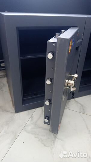 Сейф металлический