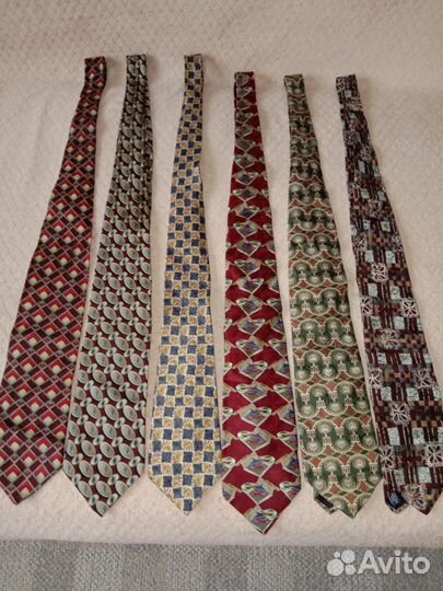 Галстуки мужские шелковые много