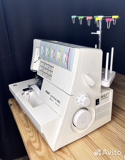 Коверлок Pfaff 4852