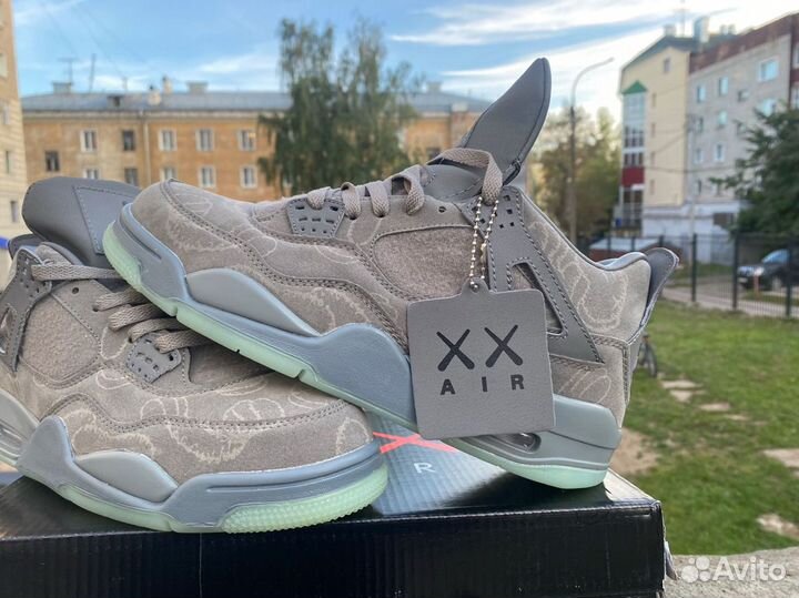 Nike Air Jordan 4 retro kaws