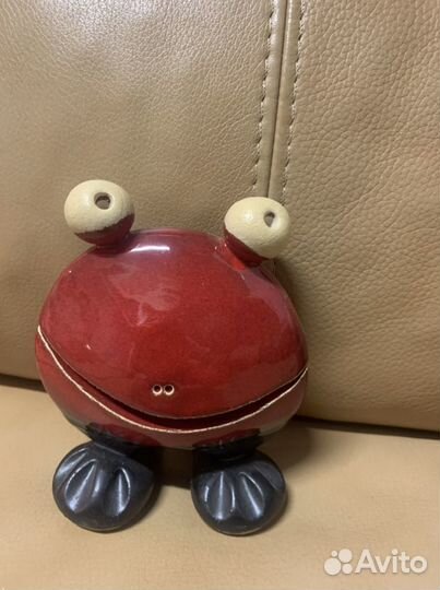 Фигурки лягушки и кота