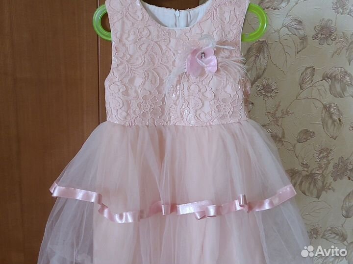 Платье для девочки новое 122 128