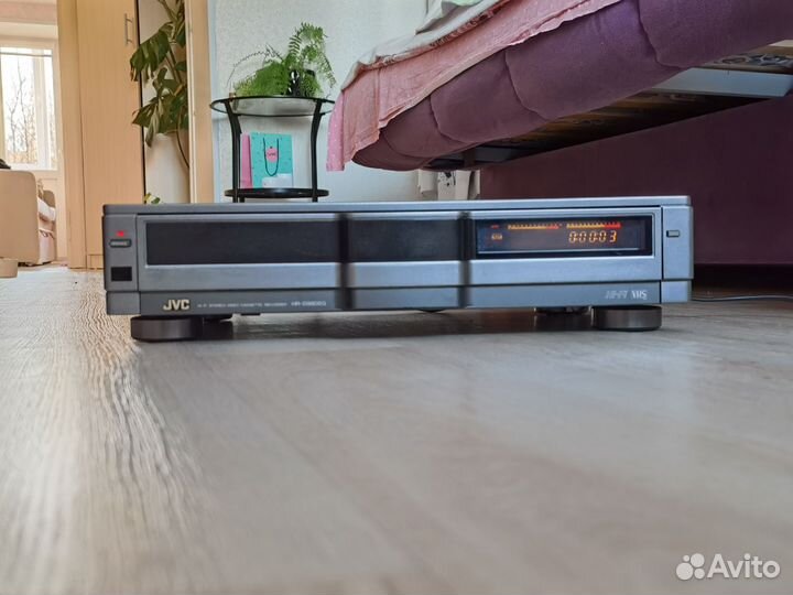 Видеомагнитофон JVC HR D980