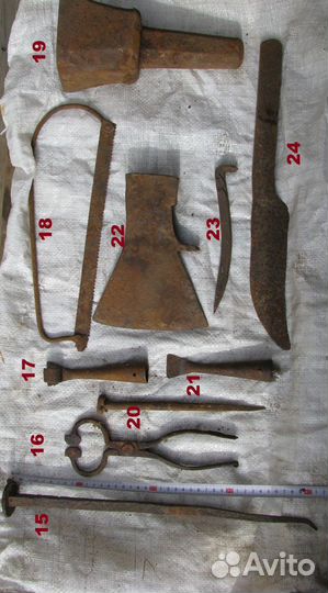 Кованные навесные засовы,ухват,чапильник,топор