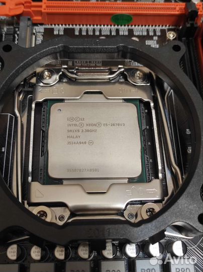 Материнская плата с процессором и памятью