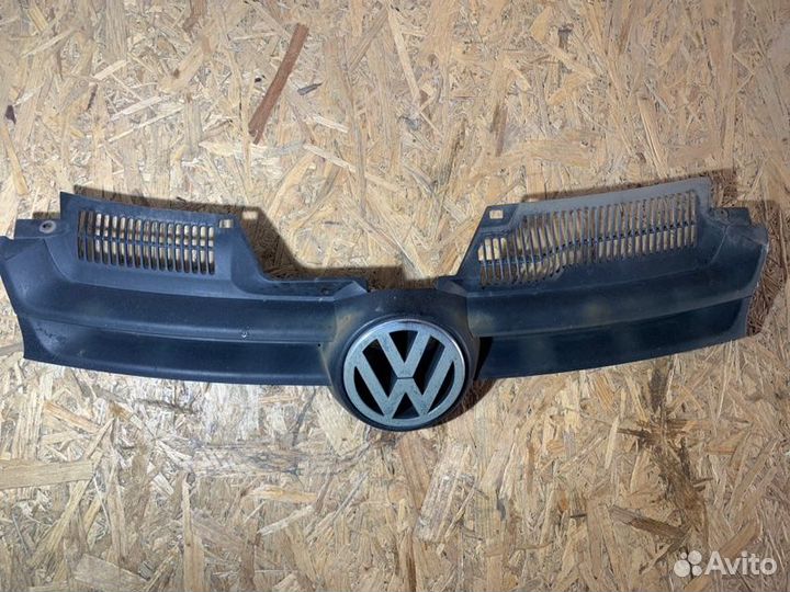 Решетка радиатора передняя Volkswagen Golf 1K BSE