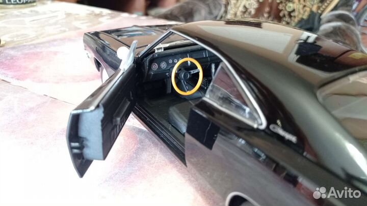 Dodge charger модель 1:18