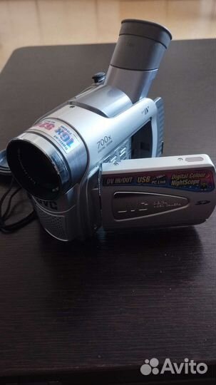 Видеокамера JVC GR-D70