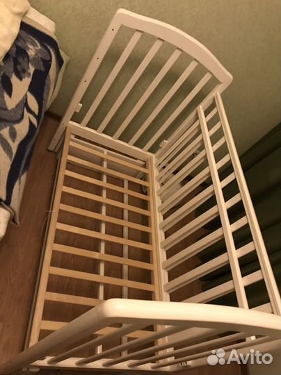 Детская кровать с маятником