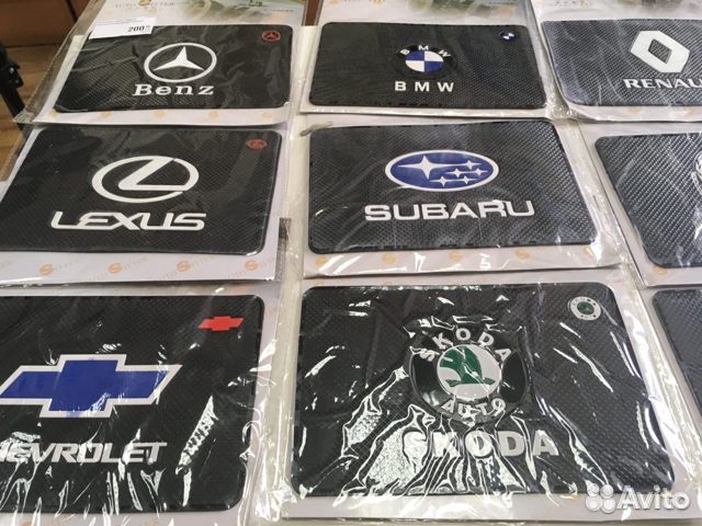 Автодержатель коврик липкий резиновый с логотипом