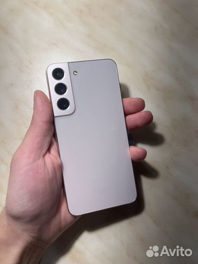 Samsung Galaxy S22, 8/256 ГБ