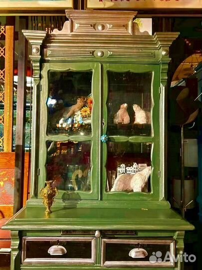 Буфет антикварный зеленого цвета