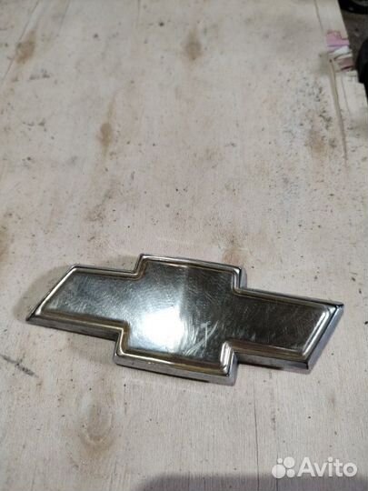 Эмблема крышки багажника Chevrolet Aveo T250