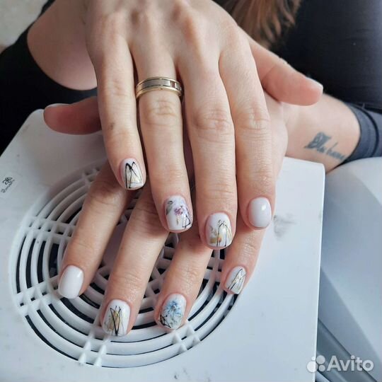 Модель на маникюр