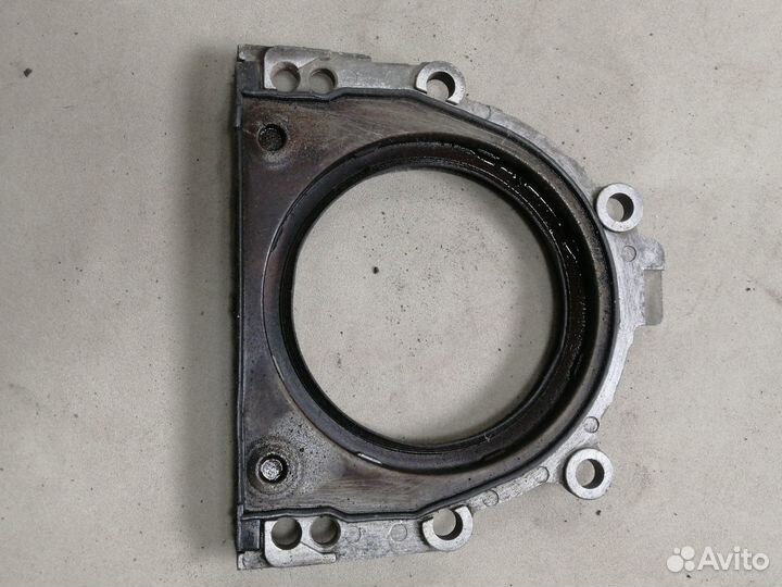 Крышка сальника коленвала Volkswagen Golf 6 2011