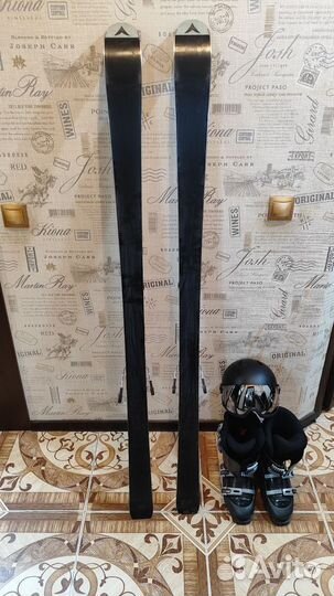 Продам горнолыжные лыжи с батинками. Шлем в подаро