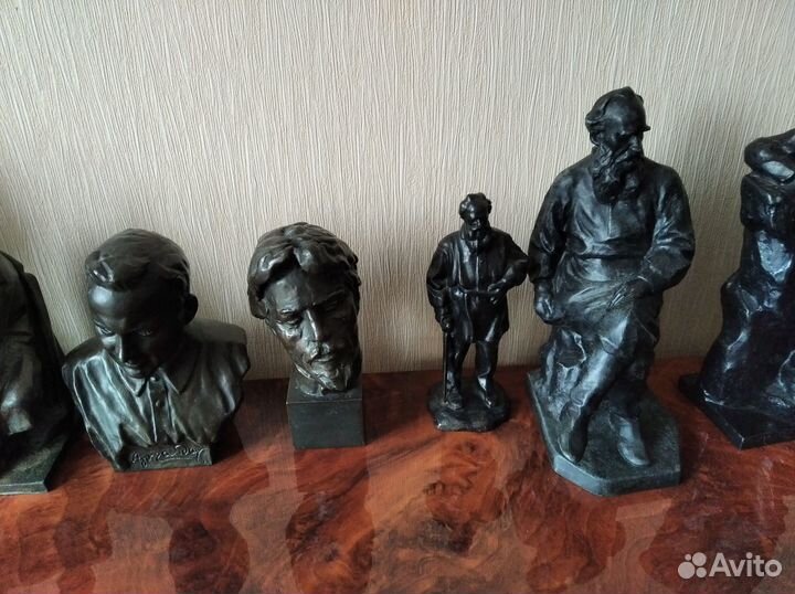 Бюст Тараса Шевченко и Леси Украинки,Льва Толстого