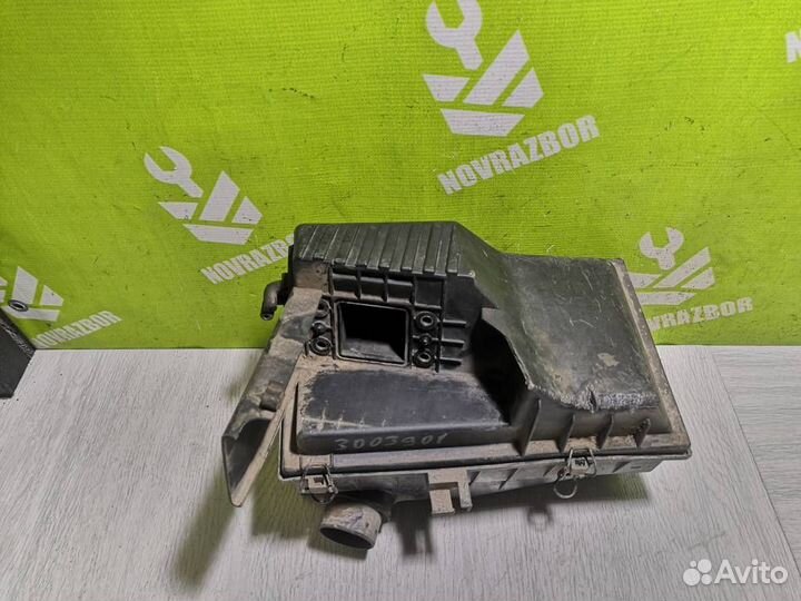 Корпус воздушного фильтра Фольксваген Пассат Б3