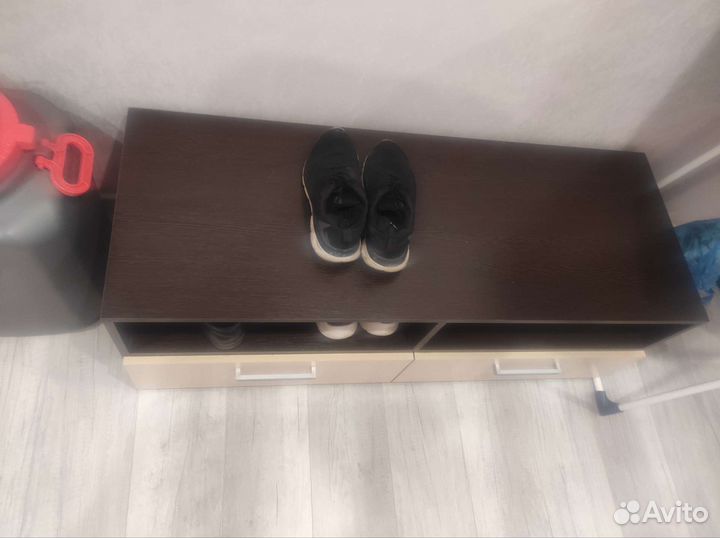 Шкаф, вешалка, зеркало, 2 тумбы